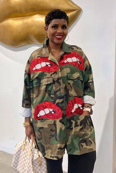 Plus size camouflage jacket with sequin kiss